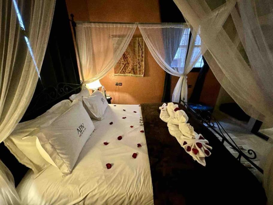 Riad Art De Vivre Avec Jacuzzi Marrakesh Exteriör bild